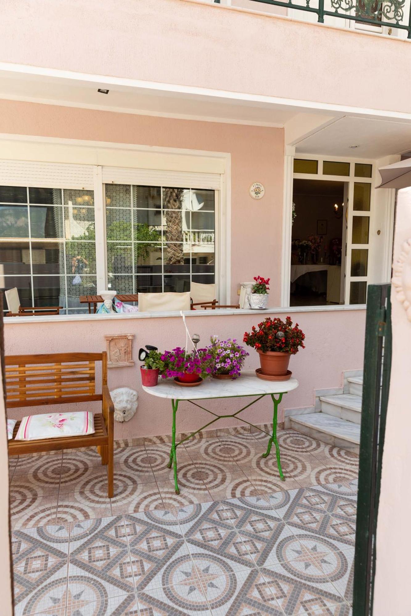 Spacious Apartment Corinth Exterior photo